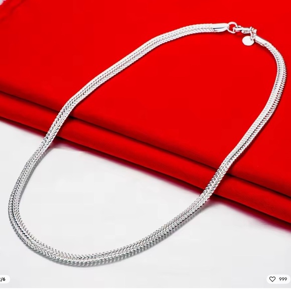 New Elegant Silver Necklace - Picture 3 of 7